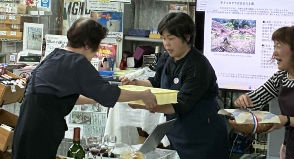 ささやかながらお菓子のプレゼント贈呈