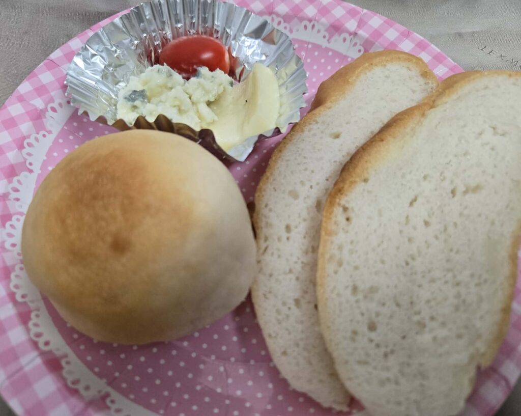 丸パンとバゲット